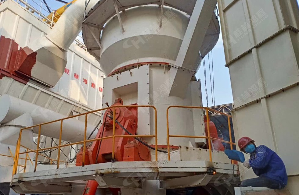30萬噸高爐渣立磨，HLM1700爐渣立磨機