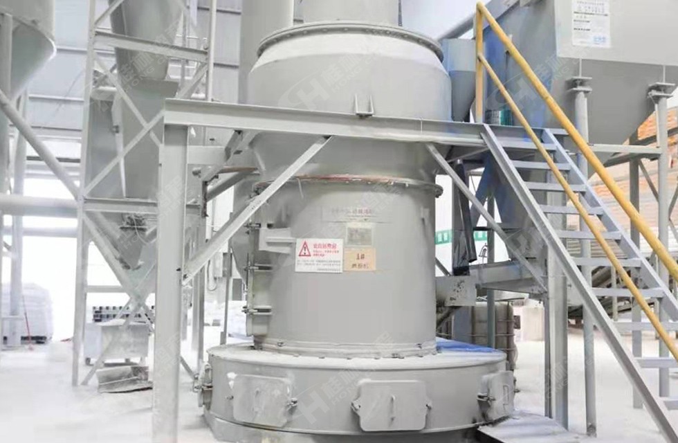 四川某市HC1500擺式磨粉機(jī)生產(chǎn)線(xiàn)投產(chǎn)：白云石粉325目，時(shí)產(chǎn)6噸
