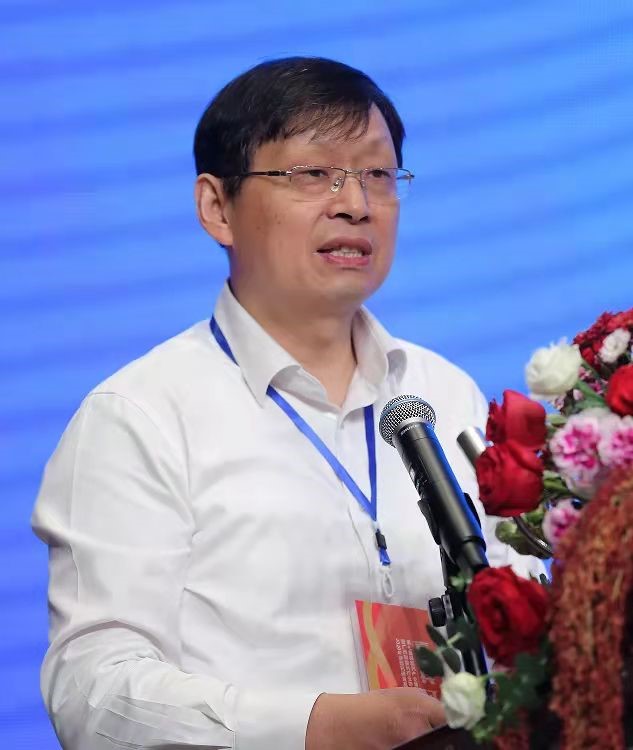 廣西大學校長助理、廣西碳酸鈣產(chǎn)業(yè)化工程院常務副院長、廣西碳酸鈣行業(yè)協(xié)會會長童張法圖片來源：廣西碳酸鈣產(chǎn)業(yè)化工程院